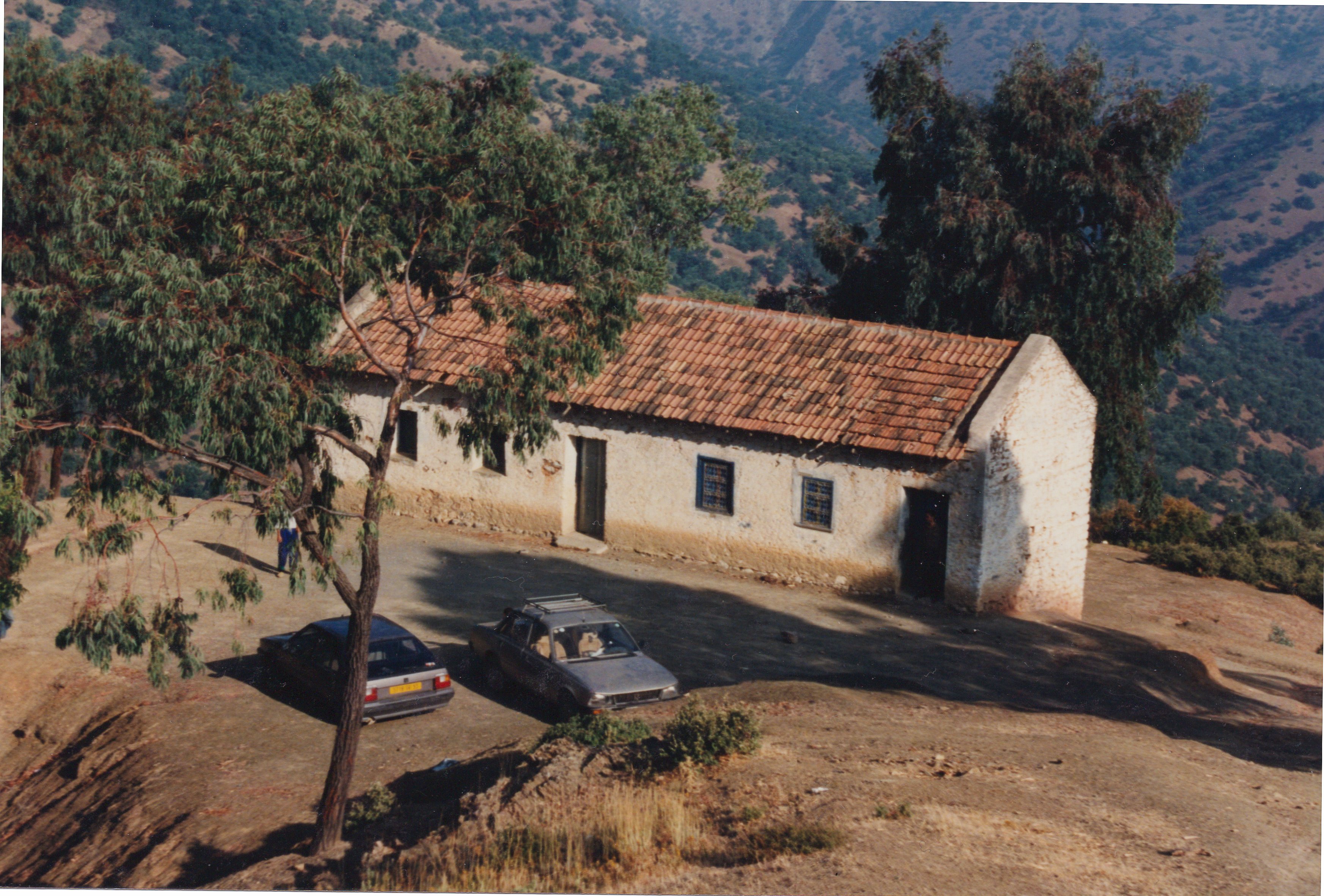 Vue devant de l'école